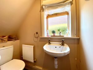 Guest WC- click for photo gallery